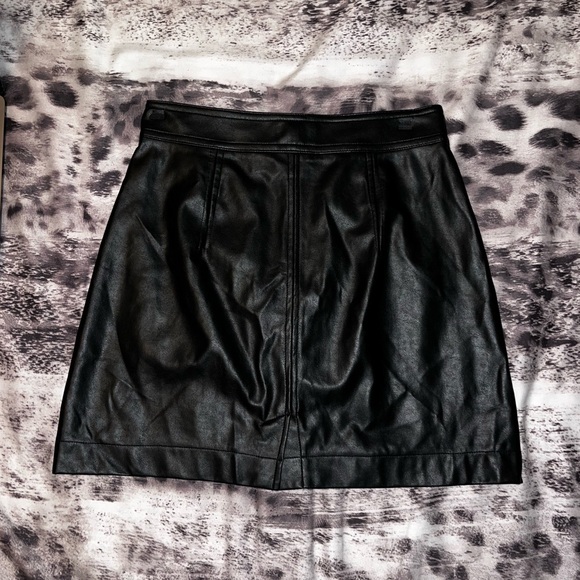 Aritzia Wilfred Free Black Leather Skirt - Picture 3 of 5